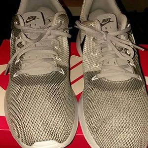 Size 13 mens Nike tanjun racers